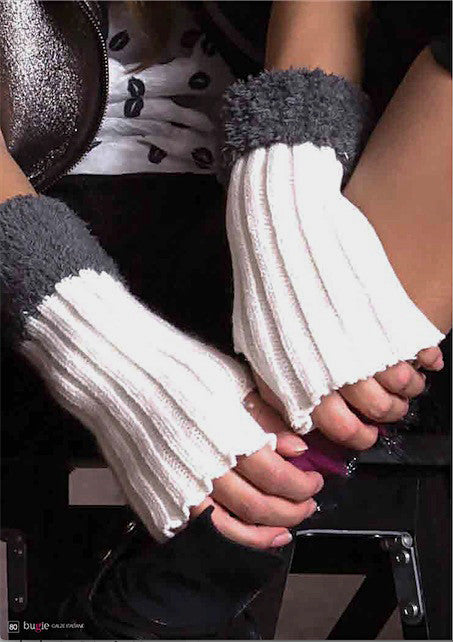 Lady's hands resting on her legs wearing Bugie cream and grey fingerless gloves.
